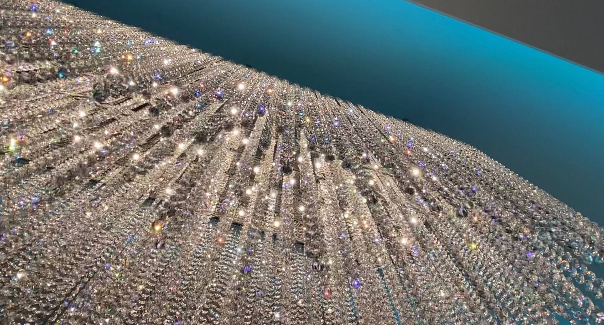 Egyedi kristálycsillár kristályfüggőkkel, tükör felület – Budapesten