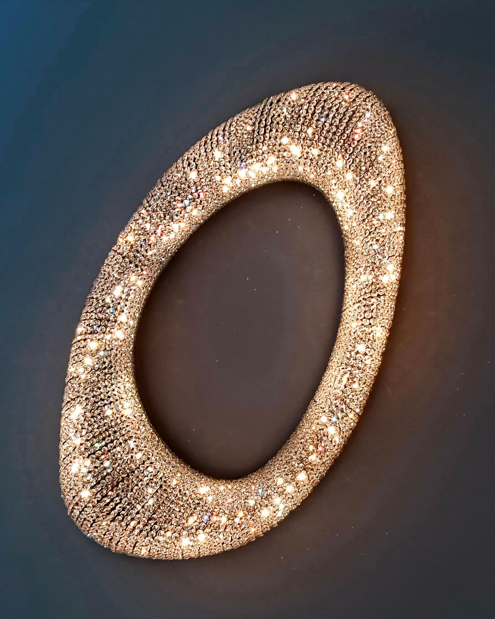 Egyedi kristálycsillár ovál gyűrű lámpatest meleg fehér fénnyel, dekoratív csillogó felülettel